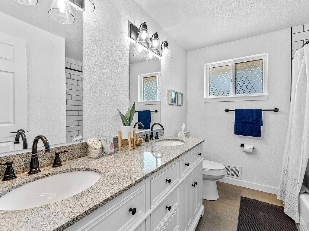 Spacious South Denver Ranch, 5 Bedroom, Perfect for Groups in Centennial, Arapahoe County