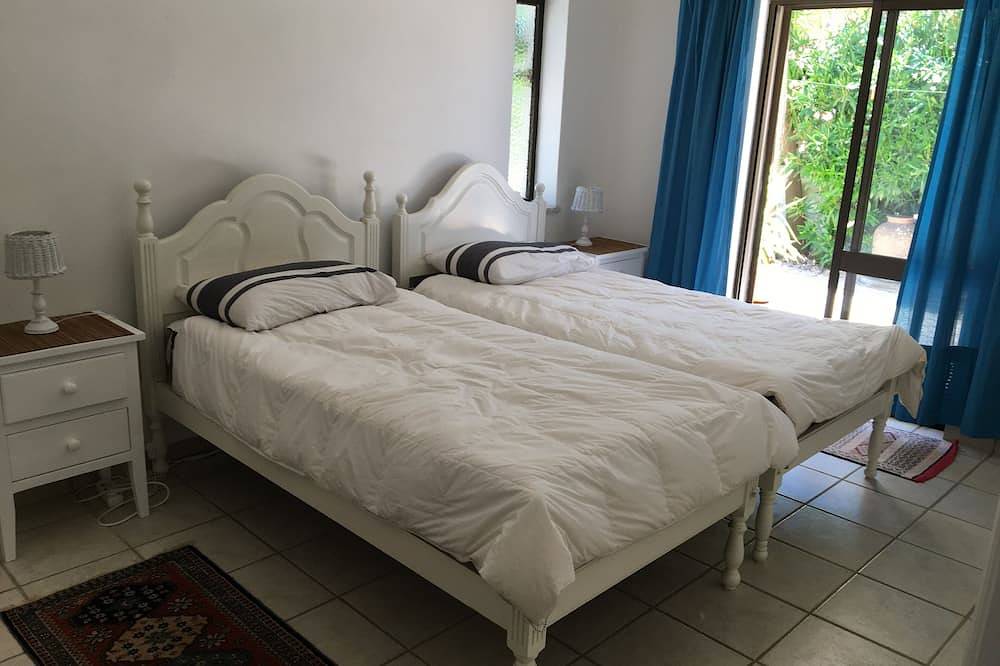 Renoviertes Ferienhaus mit tollem mediterranem Garten in Vila do Bispo e Raposeira, Naturpark Südwest-Alentejo und Costa Vicentina