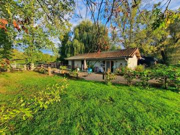 Gîte pour 2 personnes, avec terrasse et jardin dans Auvergne-Rhône-Alpes