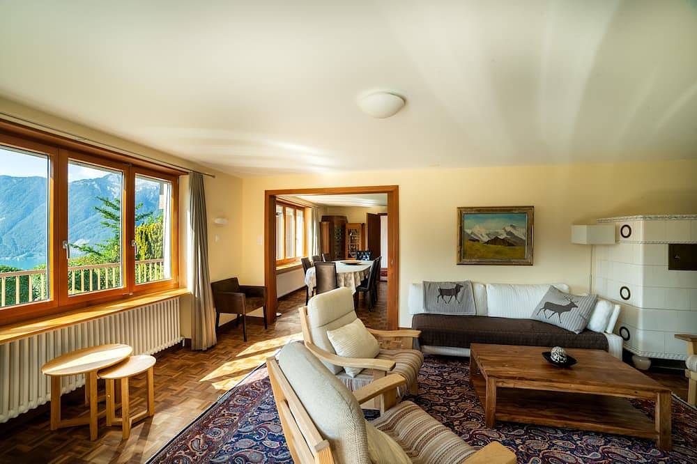 Ganze Wohnung, Grosszügige Ferienwohnung an einmaliger Lage direkt über dem Vierwaldstättersee in Morschach, Vierwaldstättersee