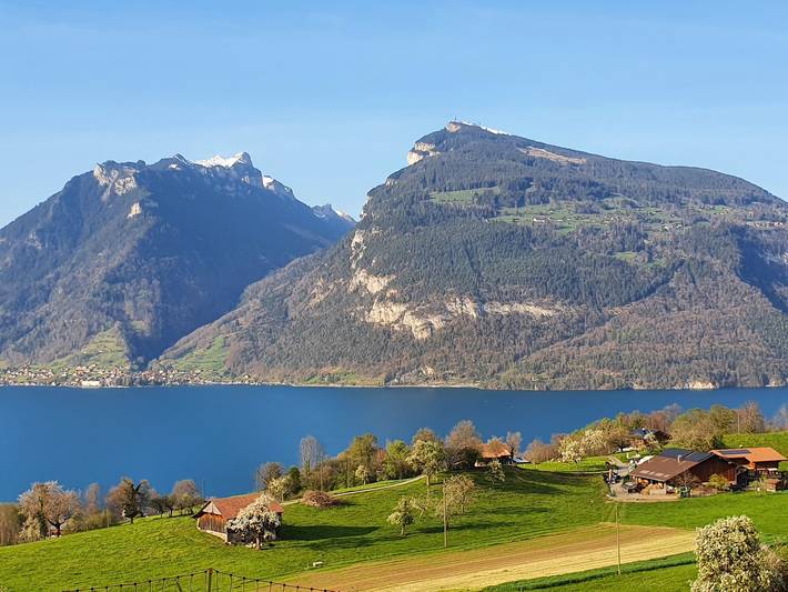 Ferienwohnung für 2 Personen, mit Balkon und Terrasse sowie Garten und Seeblick am Thunersee