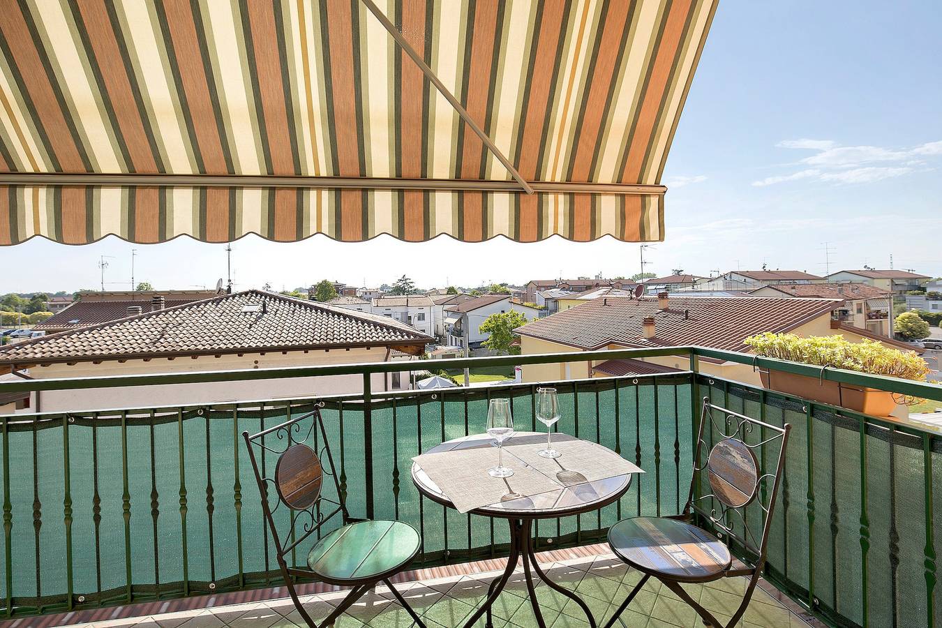 Appartamento intero, Appartamento 'Garda Funfamily' con Balcone, Wi-Fi e Aria Condizionata in Castelnuovo del Garda, Prealpi Gardesane