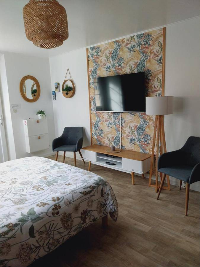 Gîte pour 2 personnes, avec jardin ainsi que terrasse et piscine à Poussan - 2