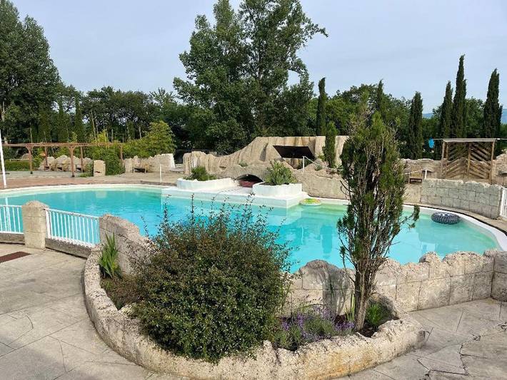 Chambre d’hôte pour 2 personnes, avec Jacuzzi et Terrasse ainsi que Jardin et Piscine à Saint-Affrique-les-Montagnes