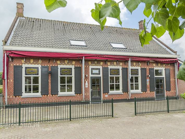Vakantiehuis voor 25 personen, with Balkon/Terras and Terras as well as Tuin in Hilvarenbeek