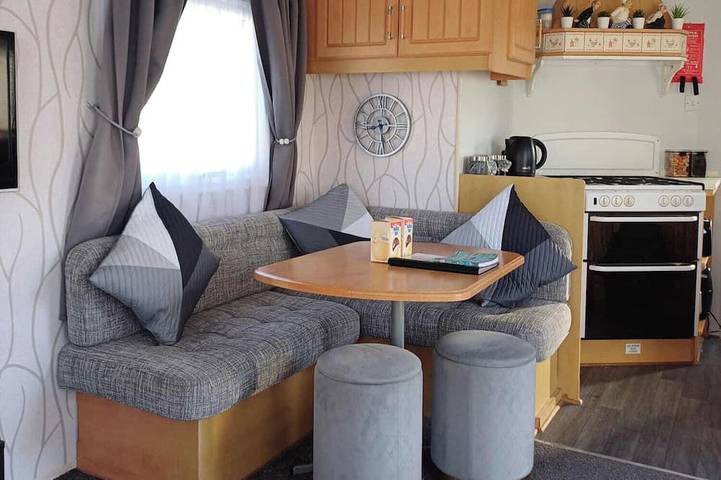 Chalet for 8 people, with balcony in Chapel St. Leonards