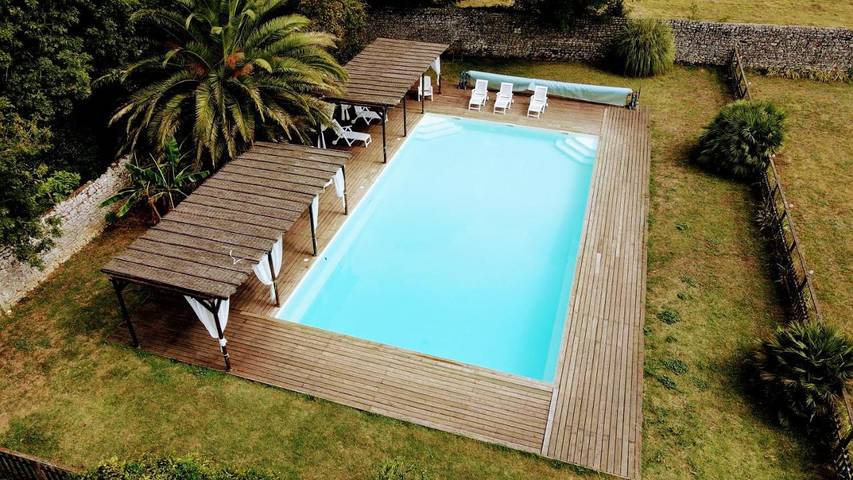 Location de vacances pour 15 personnes, avec jardin ainsi que piscine et vue, animaux acceptés à Saint-Just-Luzac - 4