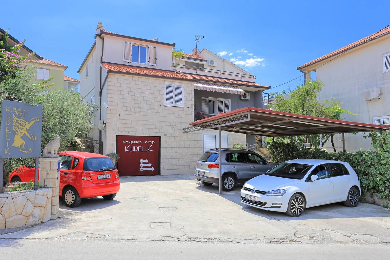 Ganze Wohnung, 1-Zimmer-Ferienwohnung mit Terrasse und Meerblick Trogir A-4814-b in Trogir, Ciovo