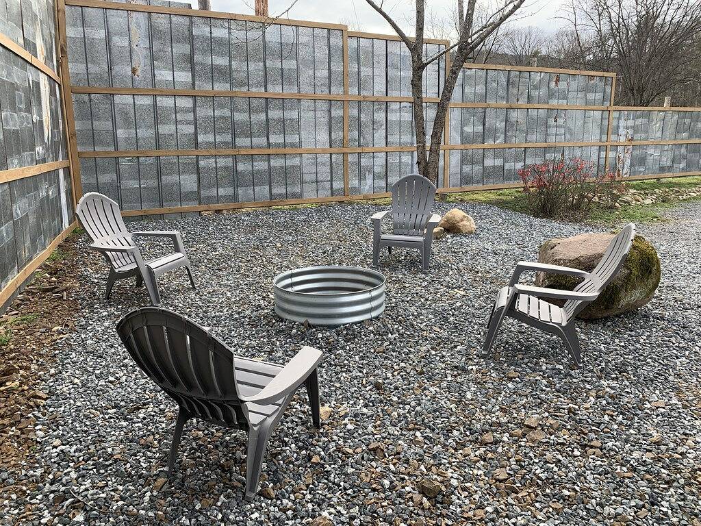 Remodeled French Country Style Cottage Close to Hiking Trails and Hot Springs in Madison County (NC)