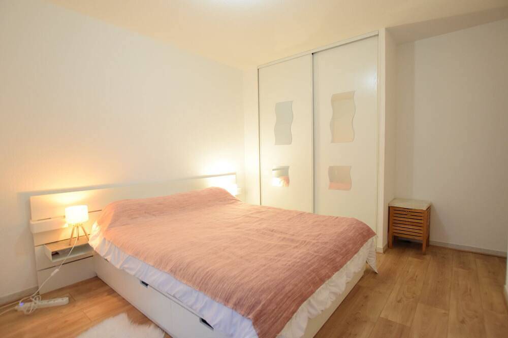 Ganze Wohnung, Geräumige Wohnung mit Pool, Balkon, Parkplatz und Wlan in Publier in Publier, Thonon-les-Bains und Umgebung