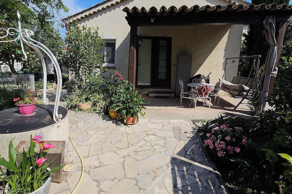 Pavillon Independant  Au Dos De Notre Villa Classe 2 Etoiles in Fréjus Plage, Fréjus