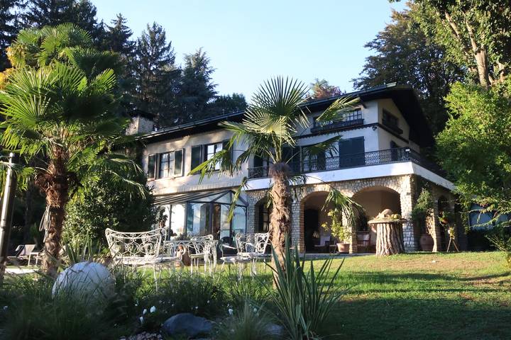Casa vacanza per 27 persone, con Balcone/Terrazza e Idromassaggio nonché Giardino e Panorama a Merate