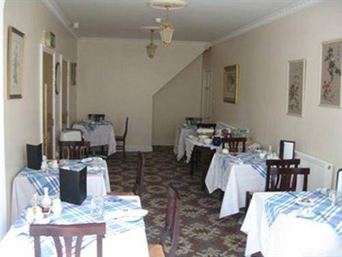 Hazelwood Guest House in Bridgend, Bridgend en omgeving