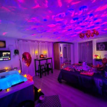 Gîte pour 2 personnes, avec jacuzzi ainsi que piscine et jardin à Rocbaron