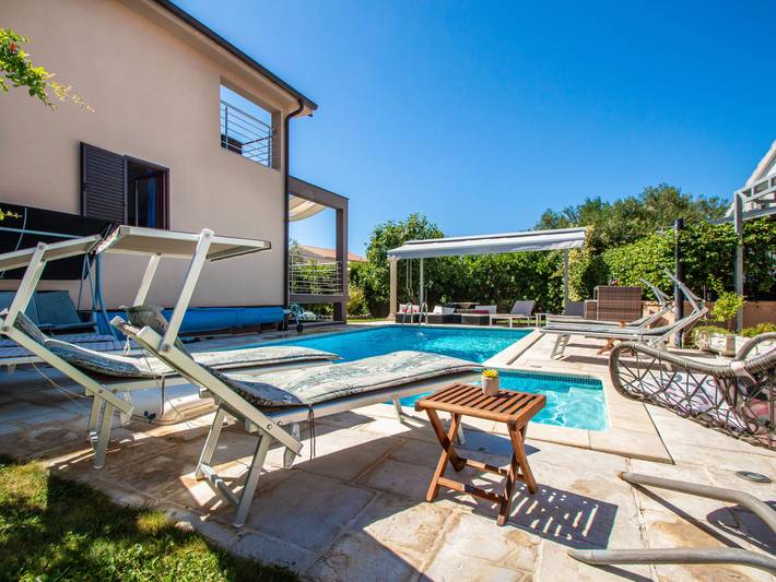 Location de vacances pour 10 personnes, avec jardin et balcon à Tribunj - 2