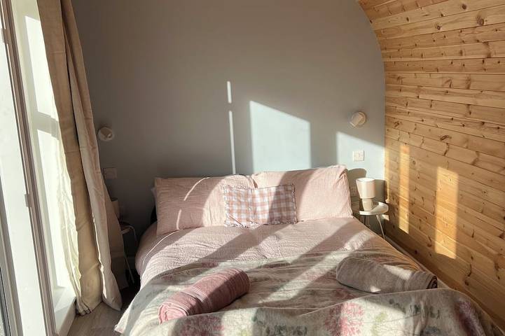 Cosy off-grid countryside cabin. in Northamptonshire