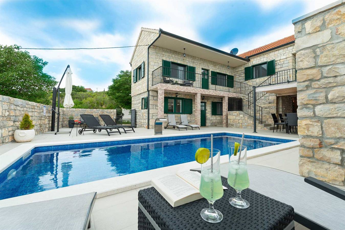Villa Didovi snovi with pool in Lišane Ostrovičke, Zadar