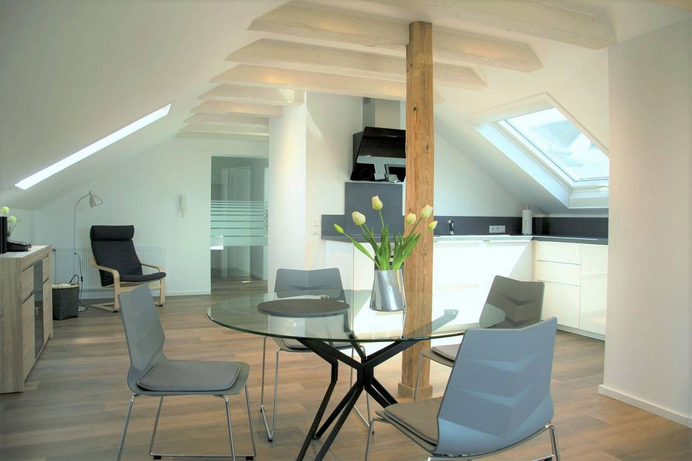 Appartement entier, Appartement "Wahl" avec vue sur les montagnes, balcon et Wi-Fi in Schmallenberg, Arrondissement du Haut-Sauerland