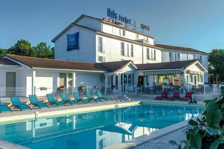 Hôtel pour 3 personnes, avec Terrasse ainsi que Jardin et Piscine à Marguerittes