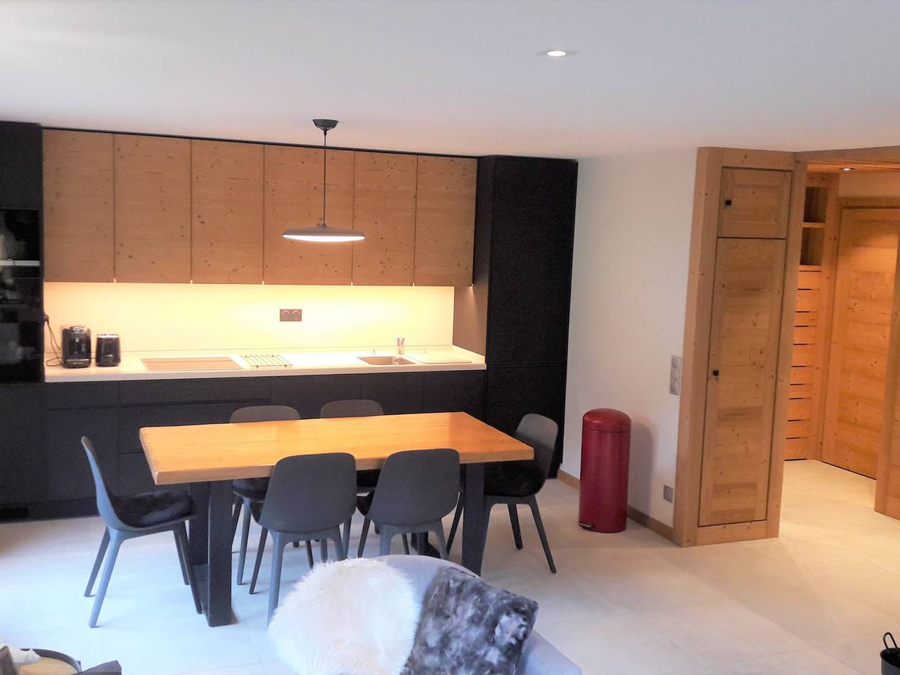 Entire apartment, 3-room apartment with balcony and garage near the slopes in La Clusaz, Annecy region