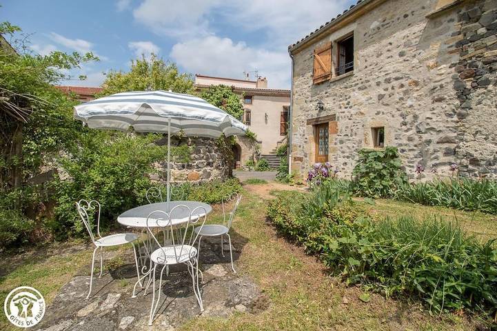 Location de vacances pour 2 personnes, avec jardin à Parent