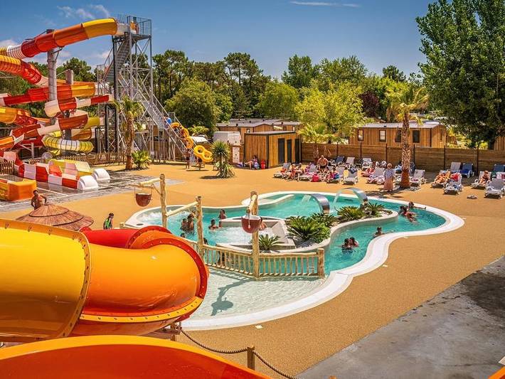 Camping pour 6 personnes, avec Bassin pour enfant ainsi que Piscine et Sauna à Saint-Hilaire-de-Riez
