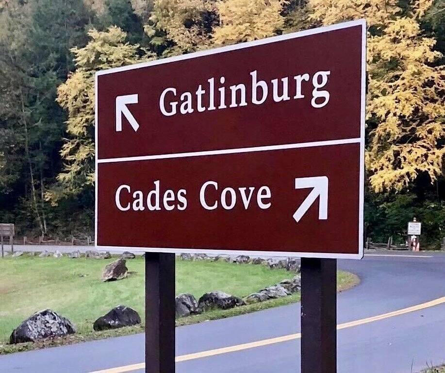 Black Bear Retreat • 2Bed 2Bath Cabin • Near Bike Trail in Townsend, Blount County