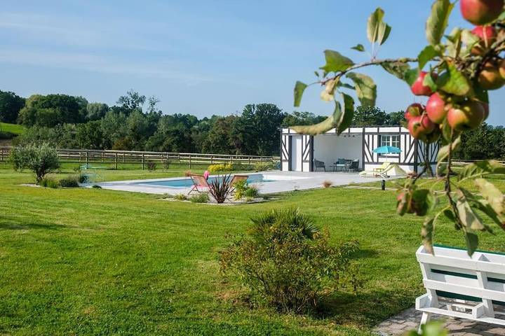 Location de vacances pour 10 personnes, avec piscine et jardin à Bonneville-la-Louvet - 3