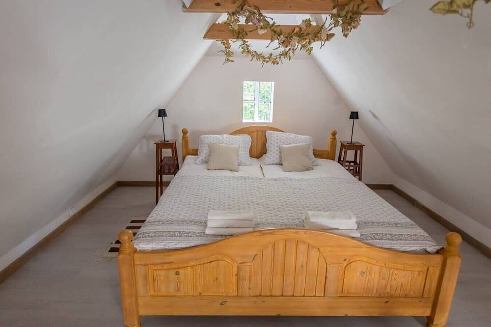 Historic 70m2 Farmhouse  - 3 Rooms, Terrace - by Rentujemy in Roztocze