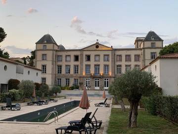 Location de vacances pour 5 personnes, avec jardin ainsi que terrasse et piscine à La Redorte