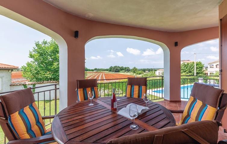 Ferienhaus für 12 Personen, mit Balkon/Terrasse und Pool in Nova Vas - 4