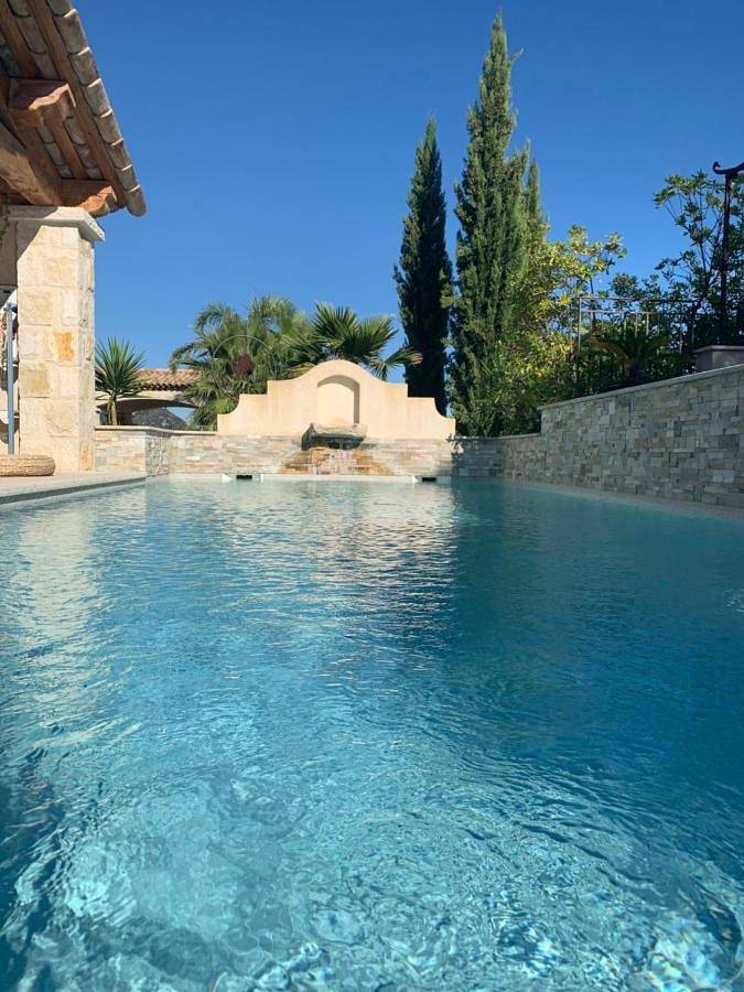 Chambre d’hôte pour 2 personnes, avec Terrasse et Jardin ainsi que Piscine et Vue