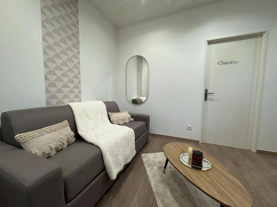 Appartement entier, One-Bedroom Apartment in Saint-Germain-au-Mont-d'Or, Lyon et ses environs