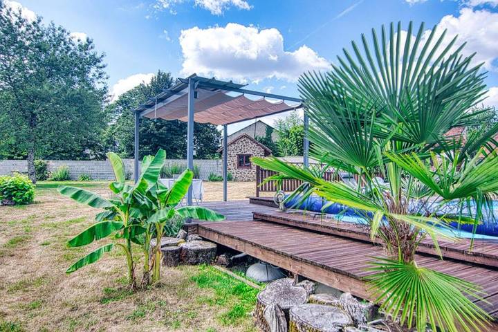 Location de vacances pour 2 personnes, avec vue ainsi que terrasse et piscine à Magnac-Laval - 4