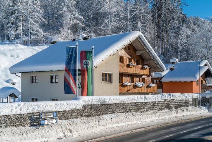 BnB für 4 Personen, mit Balkon und Terrasse sowie Garten und Ausblick in Schruns