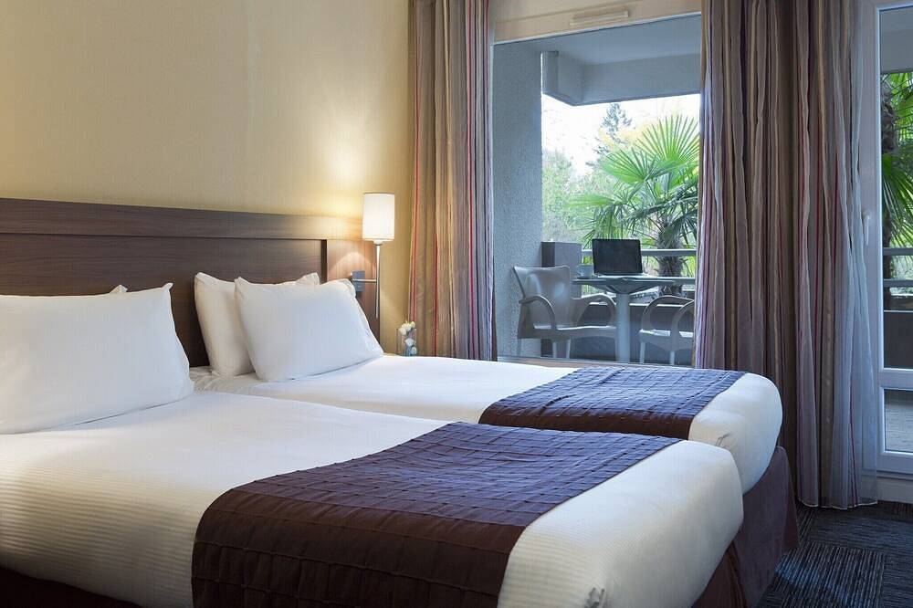 Entire apartment, Apartment with pool/park view in Ferney-Voltaire, Gex