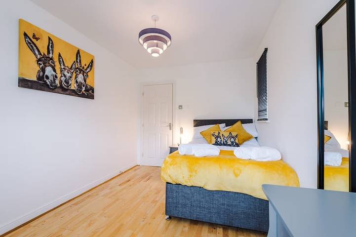 Detached 5 bed property in Grand Manchester
