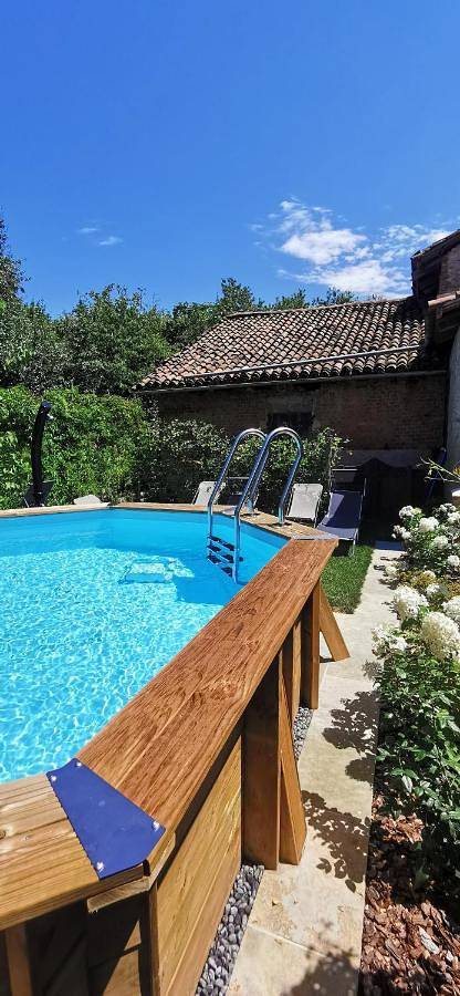 B&b per 3 persone, con terrazza e piscina nonché giardino e panorama, con animali domestici in La Morra