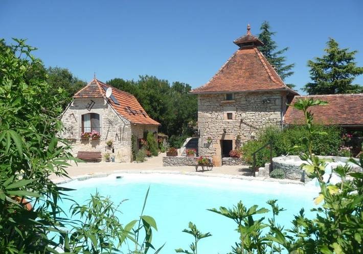 Gîte pour 4 personnes, avec piscine et jardin à Grèzes (Lot)