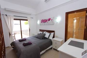 Villa for 8 People in Playa Blanca, Yaiza, Photo 2