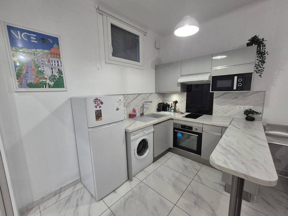 Appartement entier, Studio rénové au centre ville (15 min de la plage) in Nice, Côte méditerranéenne (France)