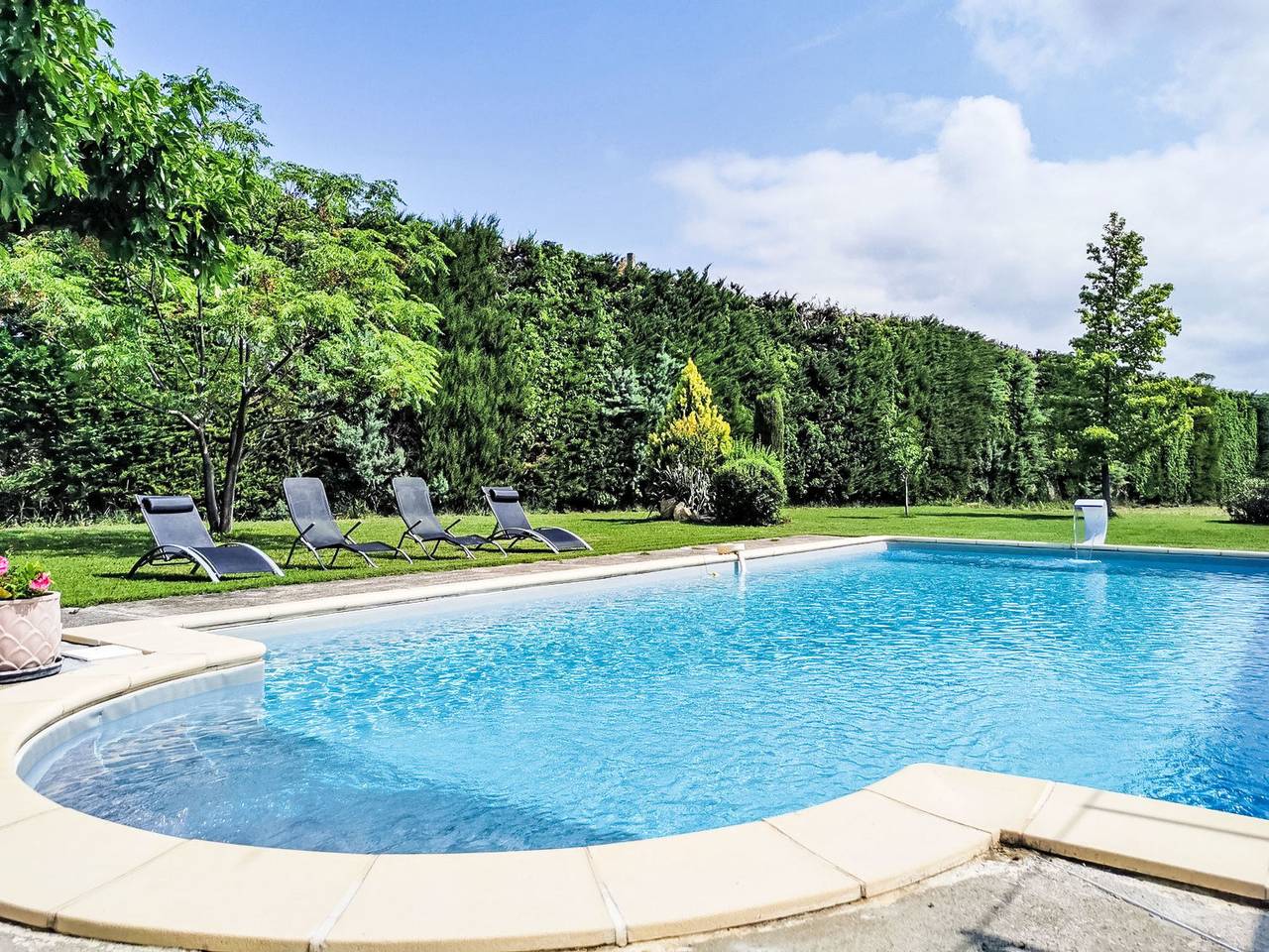 Auf dem Land mit Pool in Bédarrides, Vaucluse