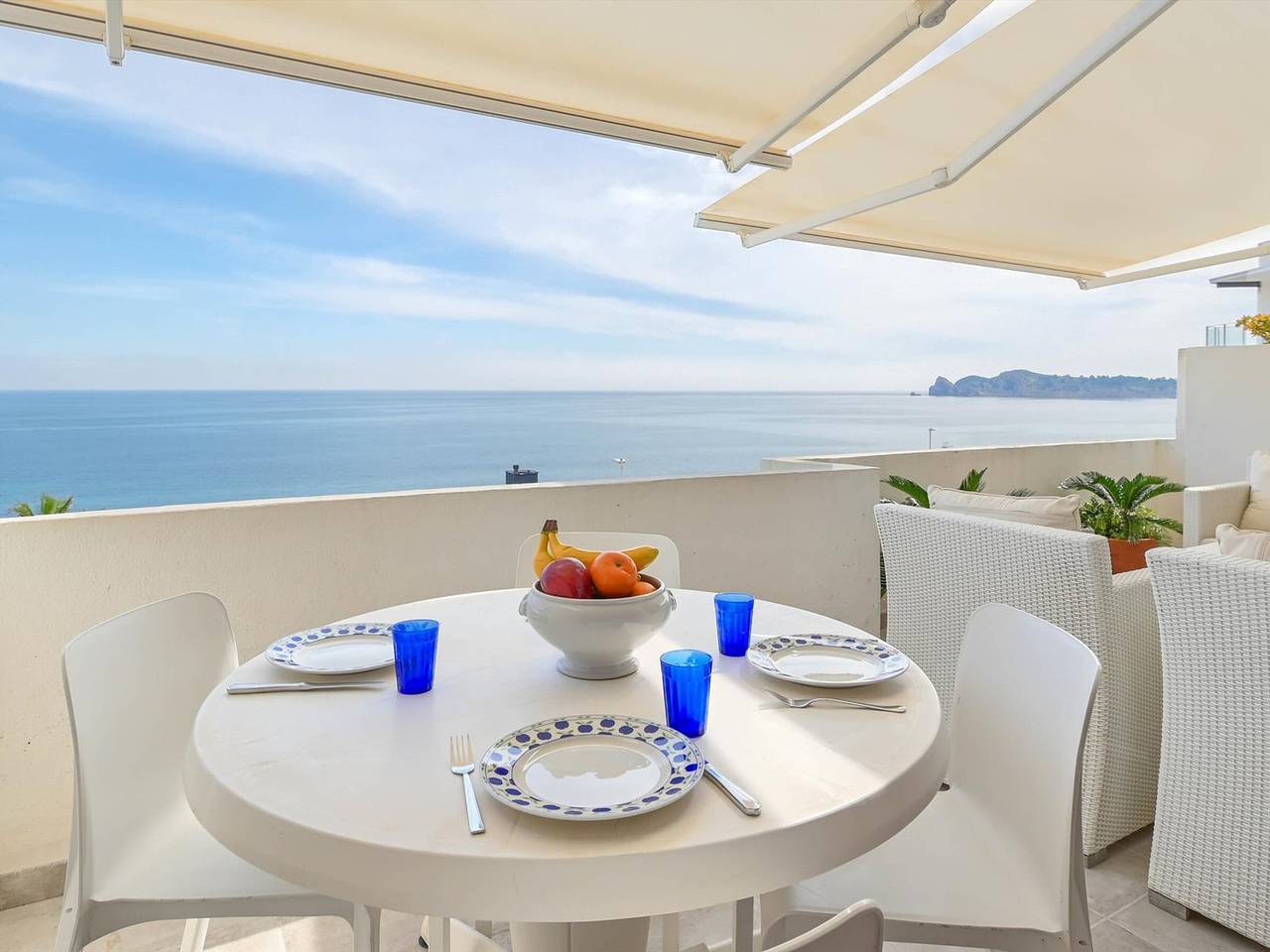 Apartamento entero, Apartamento cómodo con piscina comunitaria a 25 m de la playa, 2 habitaciones, cerca de servicios in Playa del Arenal, Jávea