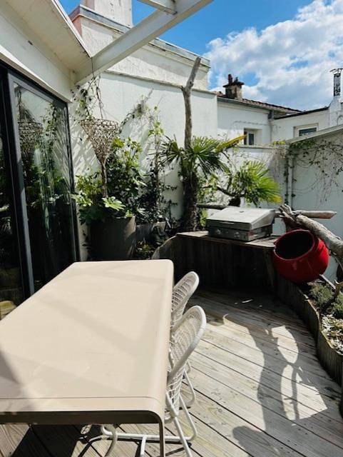 Location de vacances pour 8 personnes, avec jacuzzi ainsi que sauna et balcon à Montrouge - 2