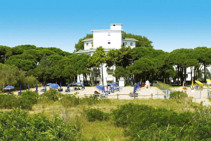 Ferienwohnung für 4 Personen, mit Balkon/Terrasse und Balkon sowie Terrasse und Garten in Jesolo - 3