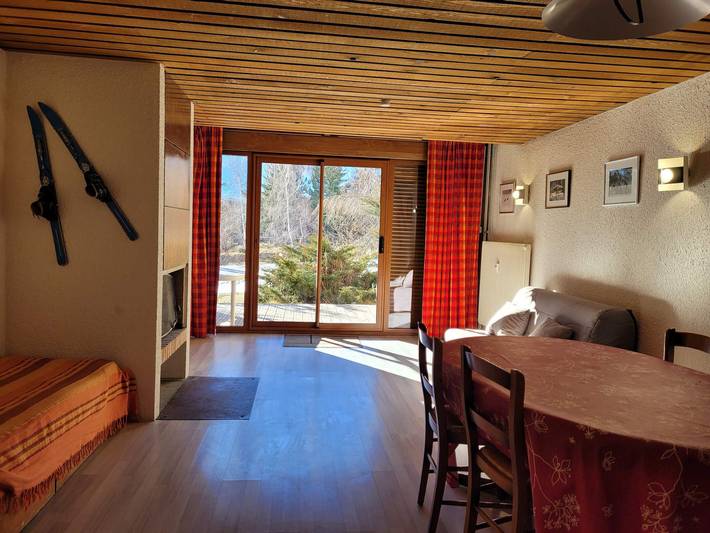 Entire apartment, 2-room apartment, south terrace, piste access, 6 people in Pra-Loup, Uvernet-Fours