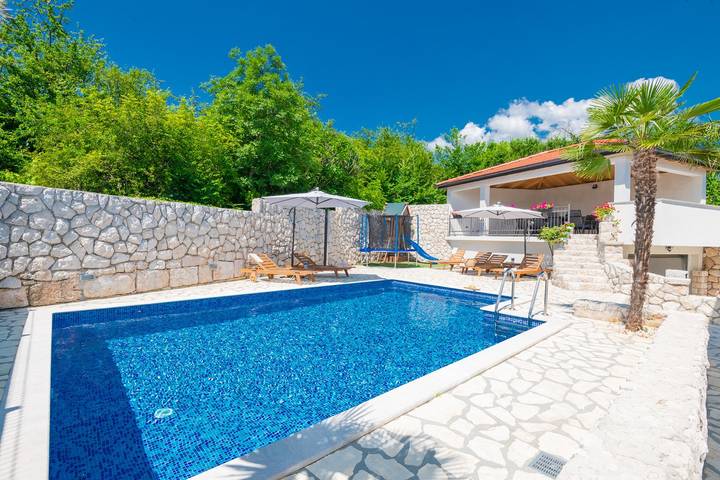 Villa für 8 Personen, mit Balkon/Terrasse und Pool an der Makarska Riviera