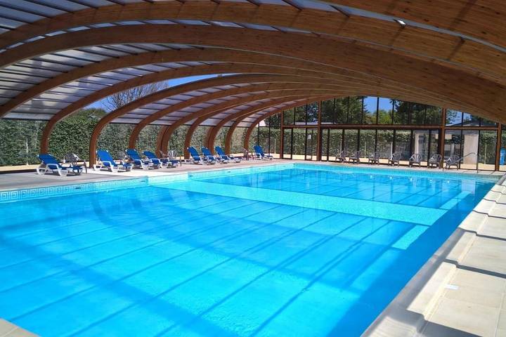 Camping pour 6 personnes, avec piscine et bassin pour enfant