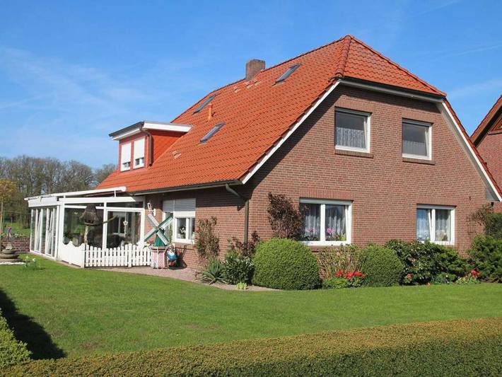 Ferienwohnung für 5 Personen, mit Balkon und Terrasse sowie Garten und Ausblick in Leer