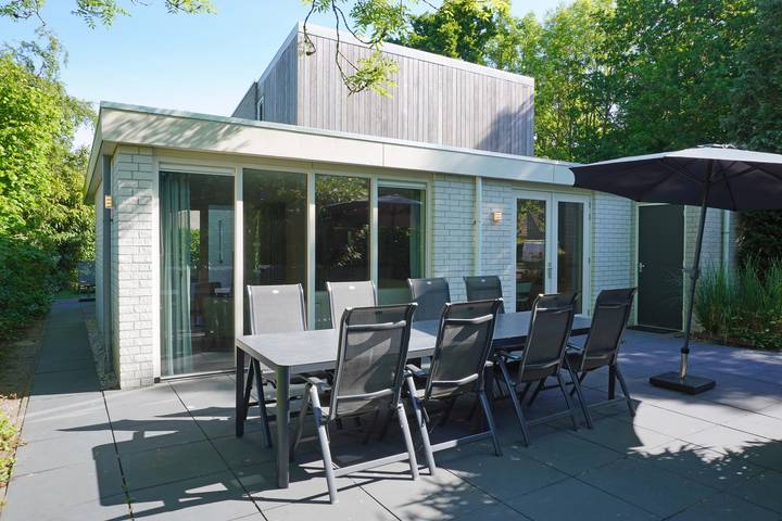 Ferienhaus für 12 Personen, mit Garten und Sauna sowie Terrasse in Brouwershaven